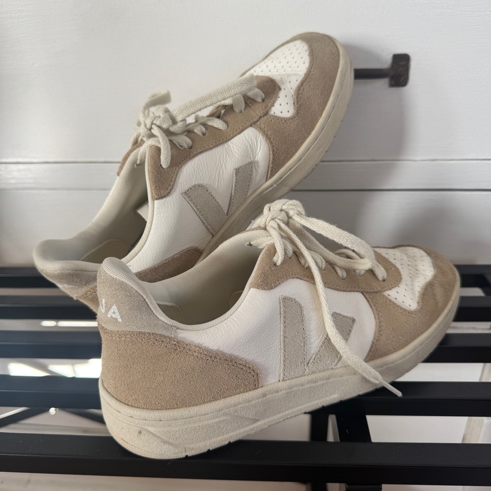 Veja Trade V10 Women's Sneakers / Extra White Natural Sahara
